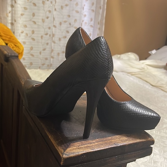 BCBG platform pump - Picture 4 of 5